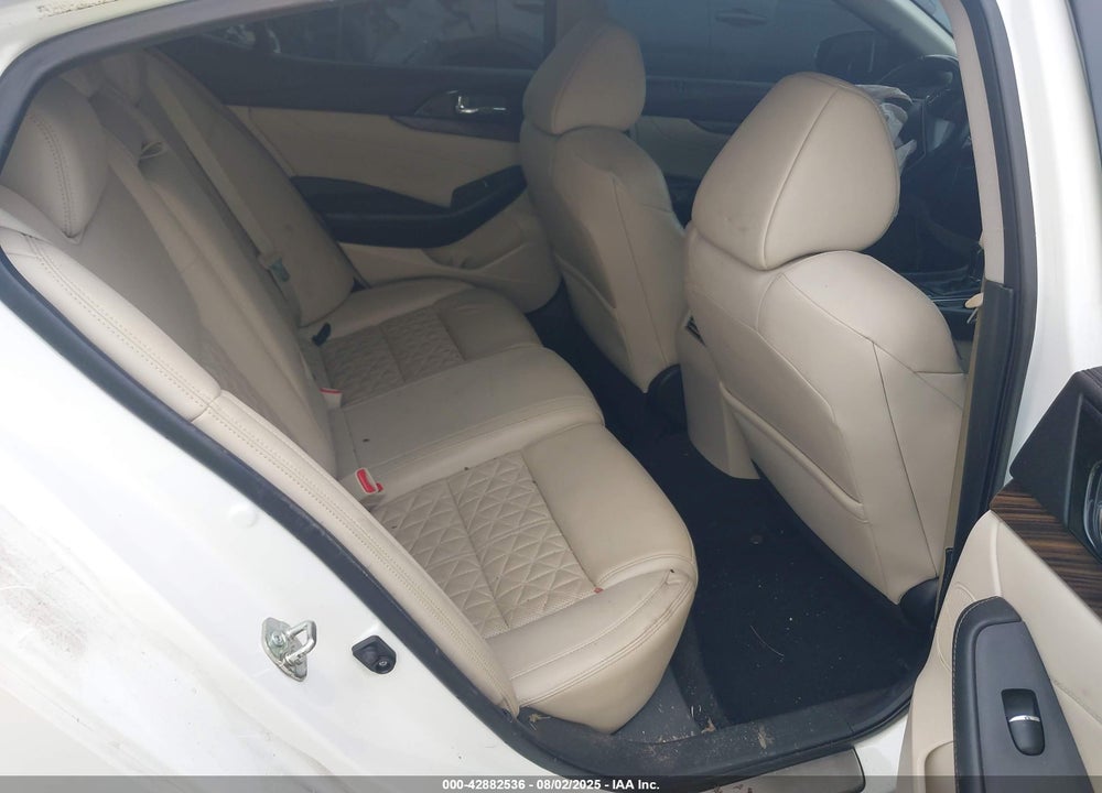 2016 NISSAN MAXIMA VIN: 1N4AA6AP0GC404009
