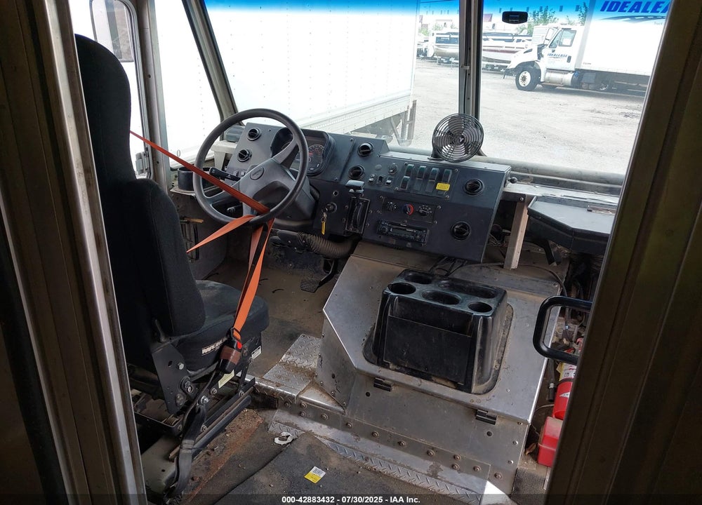 2010 FREIGHTLINER CHASSIS M LINE WALK-IN VAN VIN: 4UZAAPDU6ACAS1733