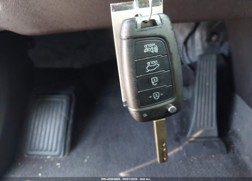 2019 HYUNDAI SANTA FE SE VIN: 5NMS23AD0KH038661
