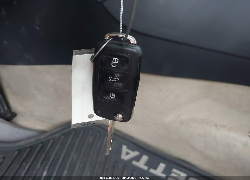 2013 VOLKSWAGEN JETTA VIN: 3VWDX7AJ1DM351898