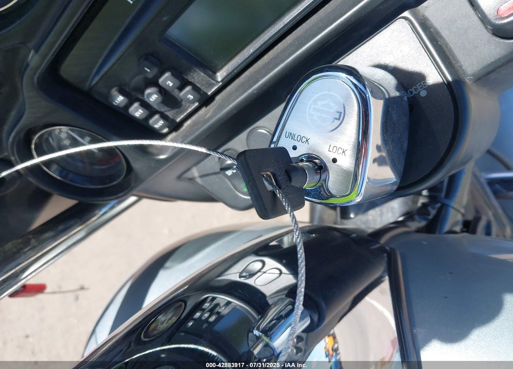 2011 HARLEY-DAVIDSON FLHTC VIN: 1HD1FF41XBB664000