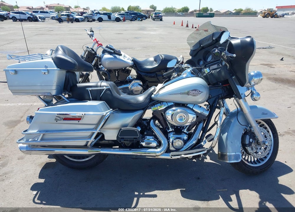 2011 HARLEY-DAVIDSON FLHTC VIN: 1HD1FF41XBB664000