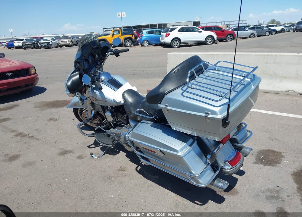 2011 HARLEY-DAVIDSON FLHTC VIN: 1HD1FF41XBB664000