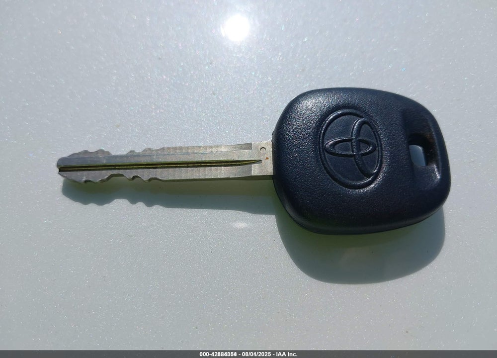 2005 TOYOTA MATRIX/XR VIN: 2T1LR30E45C352401