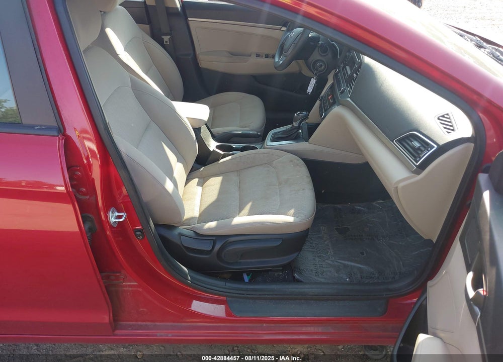 2017 HYUNDAI ELANTRA VIN: KMHD74LF1HU123827