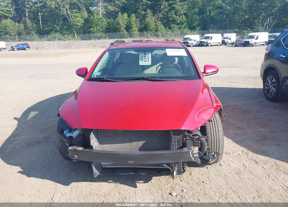2017 HYUNDAI ELANTRA VIN: KMHD74LF1HU123827
