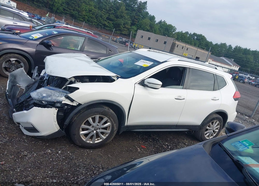 2017 NISSAN ROGUE VIN: JN8AT2MV3HW027817