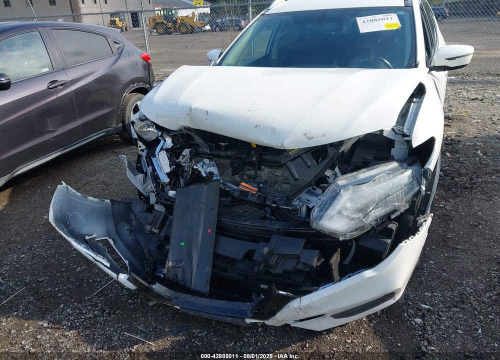 2017 NISSAN ROGUE VIN: JN8AT2MV3HW027817