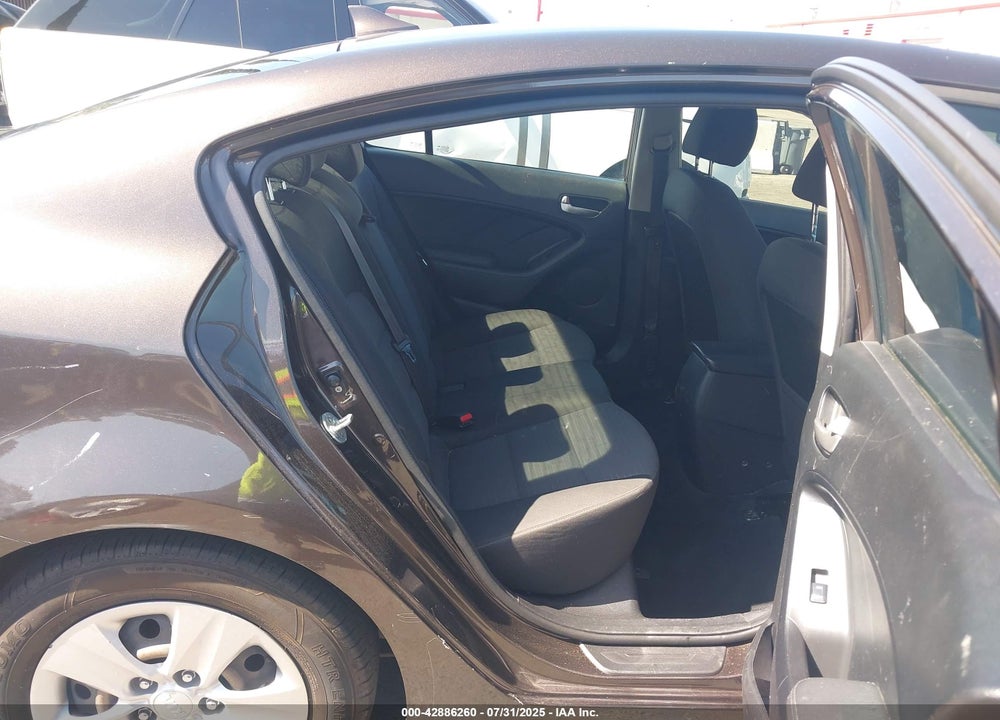 2017 KIA FORTE VIN: 3KPFL4A72HE114850