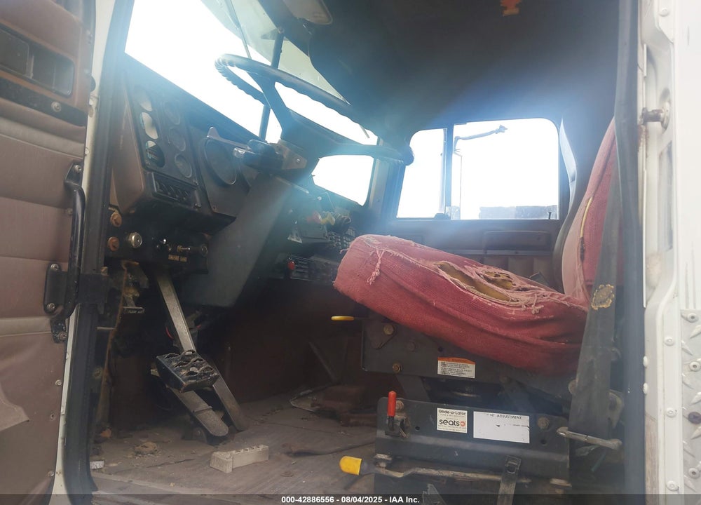1992 INTERNATIONAL 9000 9400 VIN: 2HSFHB7R4NC058607