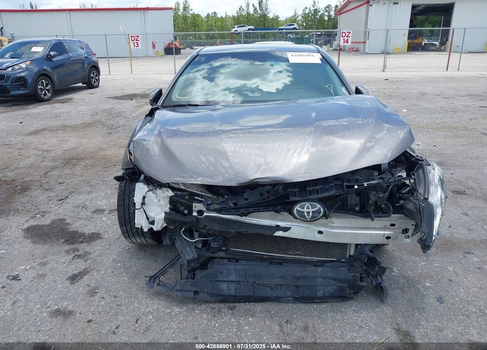 2018 TOYOTA CAMRY VIN: 4T1B11HK8JU569749