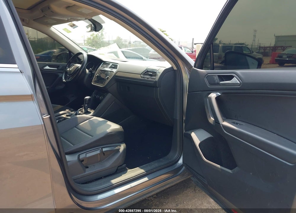 2019 VOLKSWAGEN TIGUAN VIN: 3VV2B7AX6KM149375