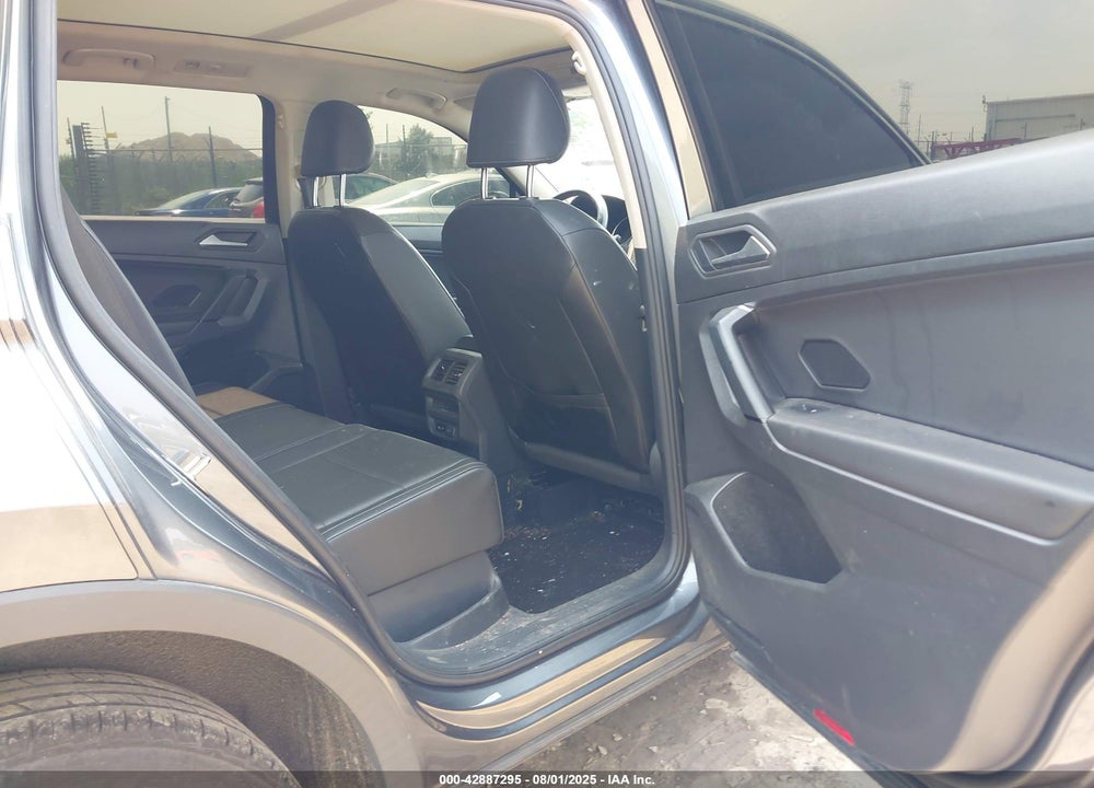 2019 VOLKSWAGEN TIGUAN VIN: 3VV2B7AX6KM149375