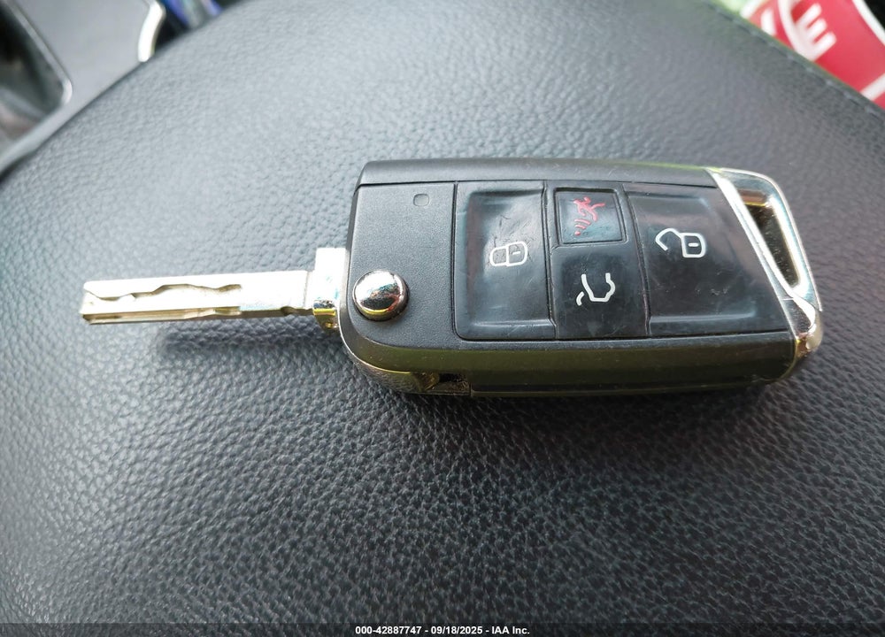 2021 VOLKSWAGEN TIGUAN VIN: 3VV2B7AX9MM065229