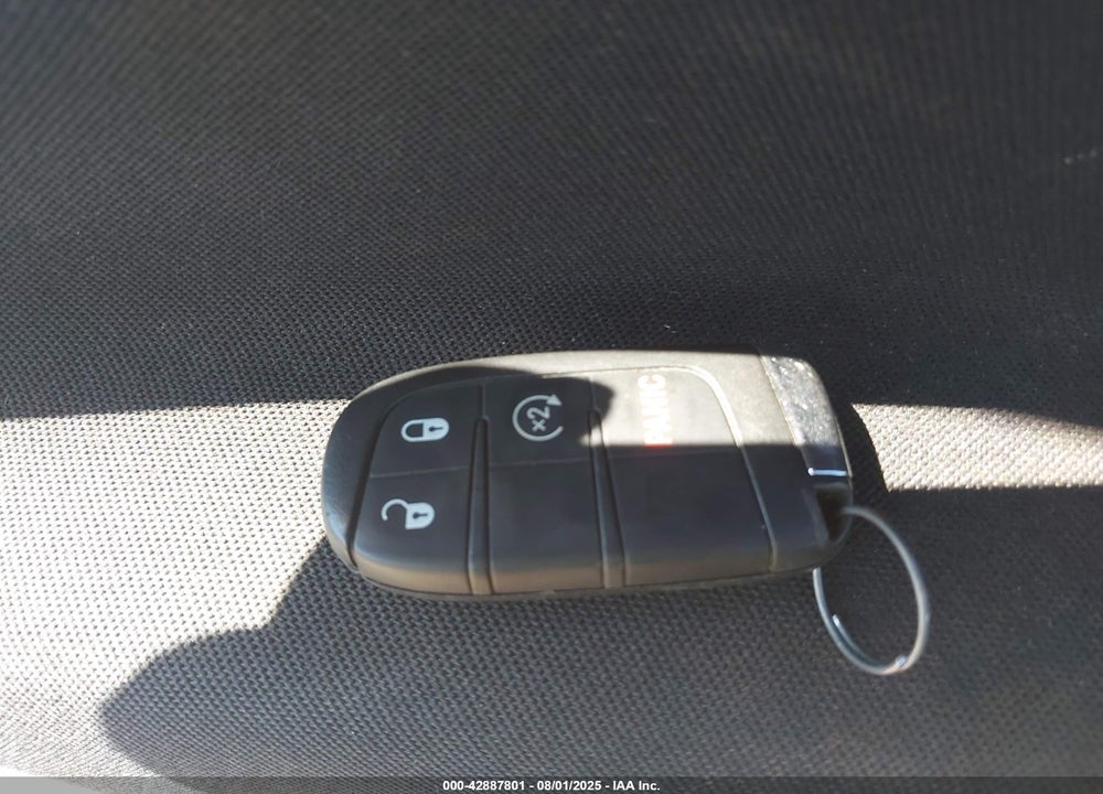 2016 JEEP RENEGADE LATITUDE VIN: ZACCJBBT0GPE25932