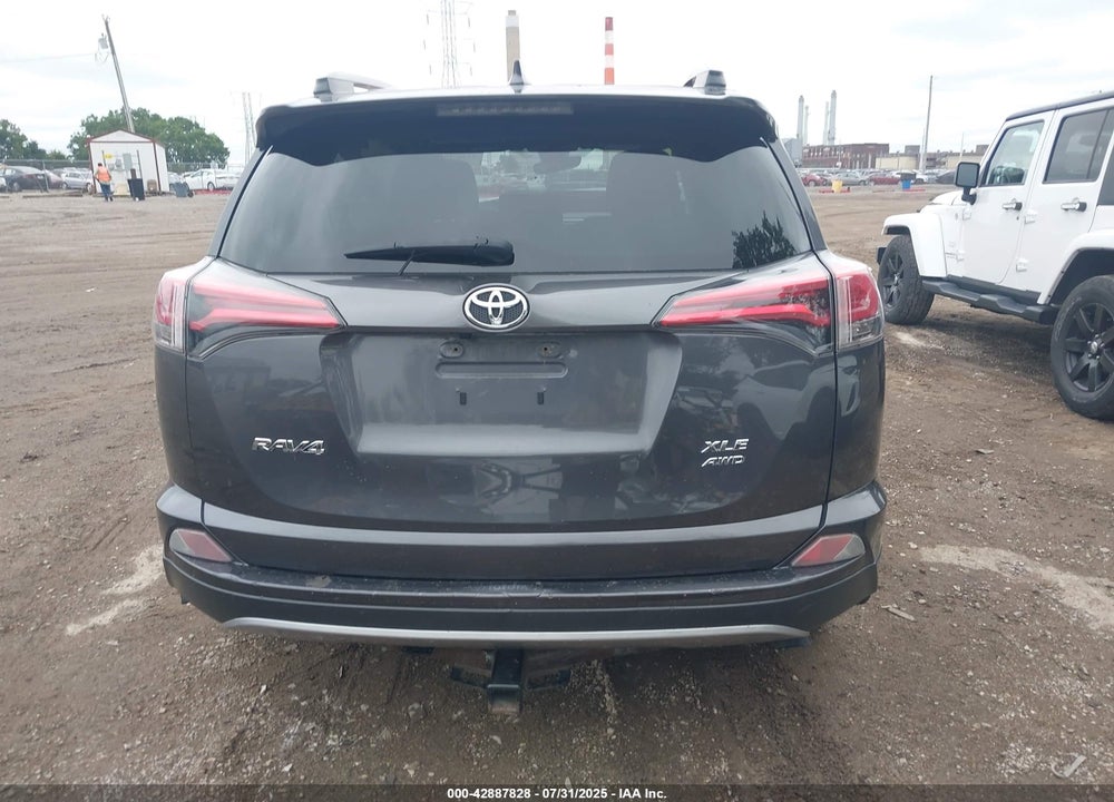 2018 TOYOTA RAV4 XLE VIN: JTMRFREV9JJ231084