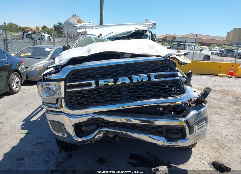 2024 RAM 3500 TRADESMAN  4X4 8' BOX VIN: 3C63R3GL7RG168433