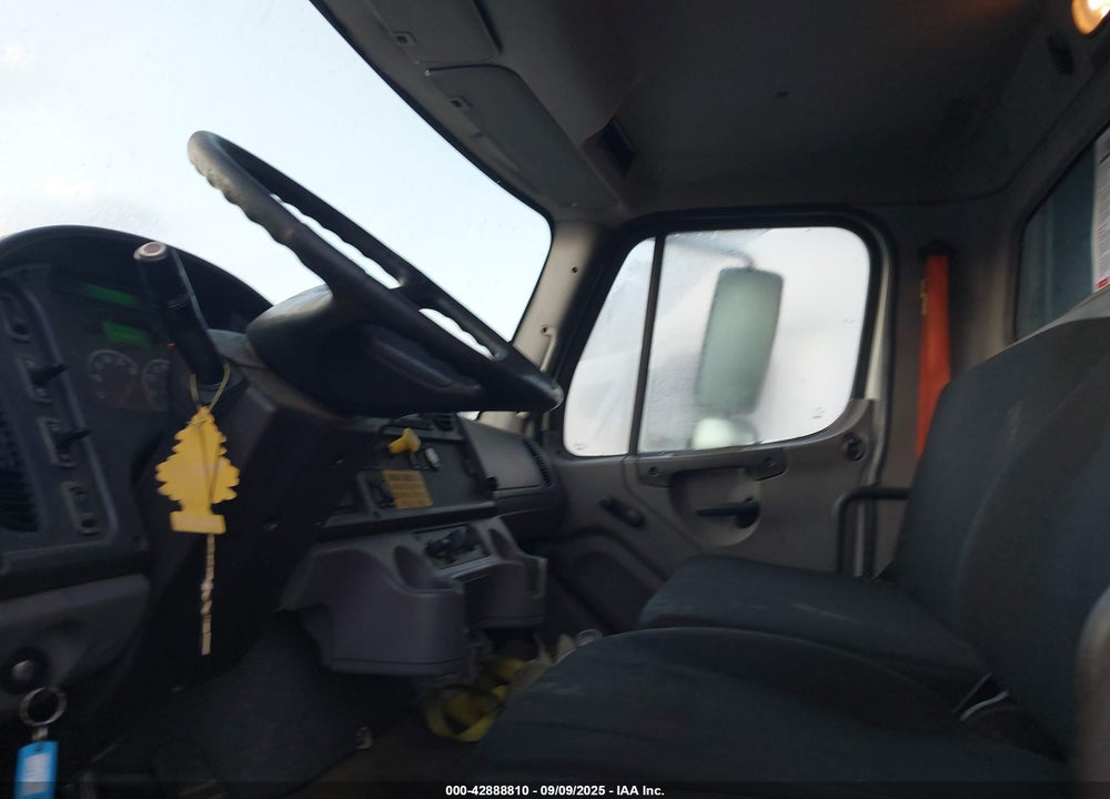 2017 FREIGHTLINER M2 106 VIN: 1FVHCYCYXHHJB2022
