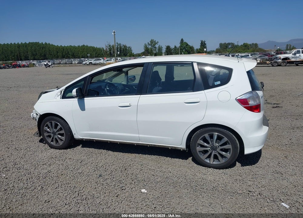 2013 HONDA FIT VIN: JHMGE8H59DC052986