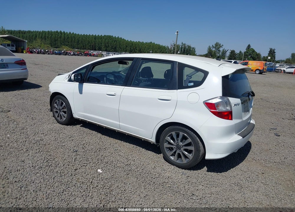 2013 HONDA FIT VIN: JHMGE8H59DC052986