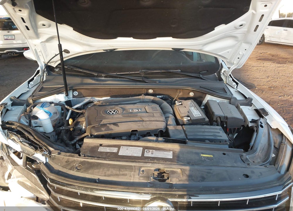 2017 VOLKSWAGEN PASSAT VIN: 1VWAT7A33HC019579