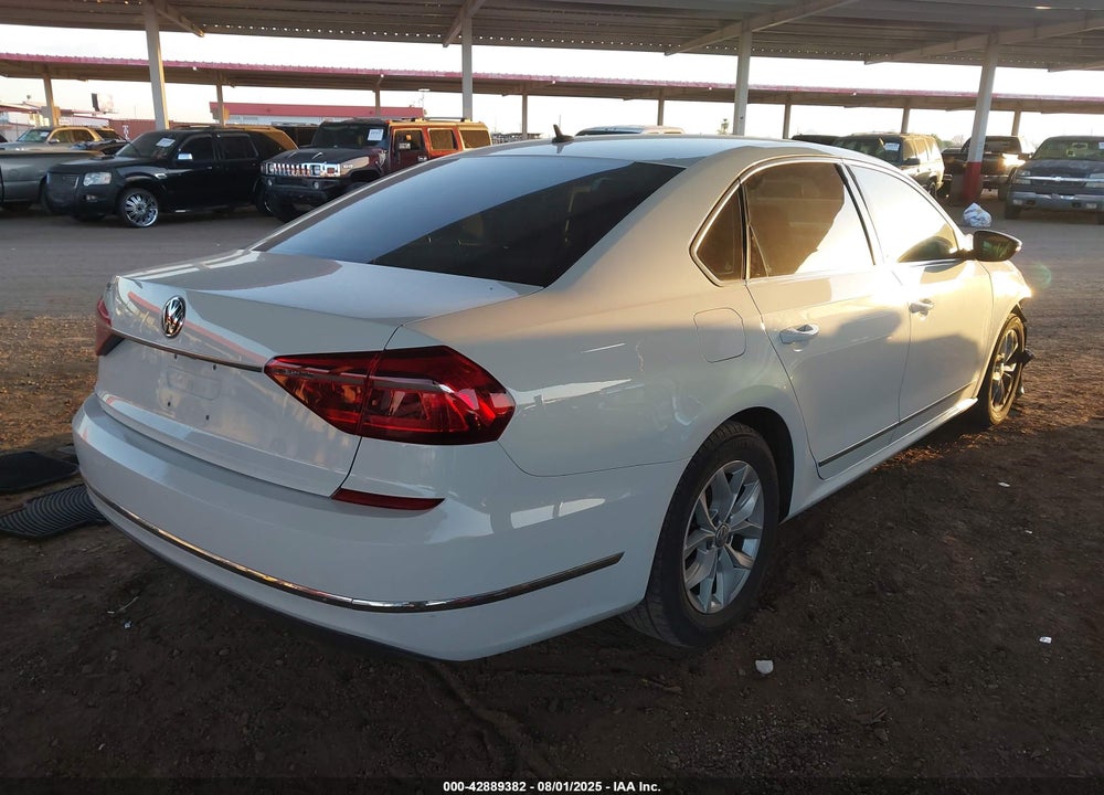2017 VOLKSWAGEN PASSAT VIN: 1VWAT7A33HC019579