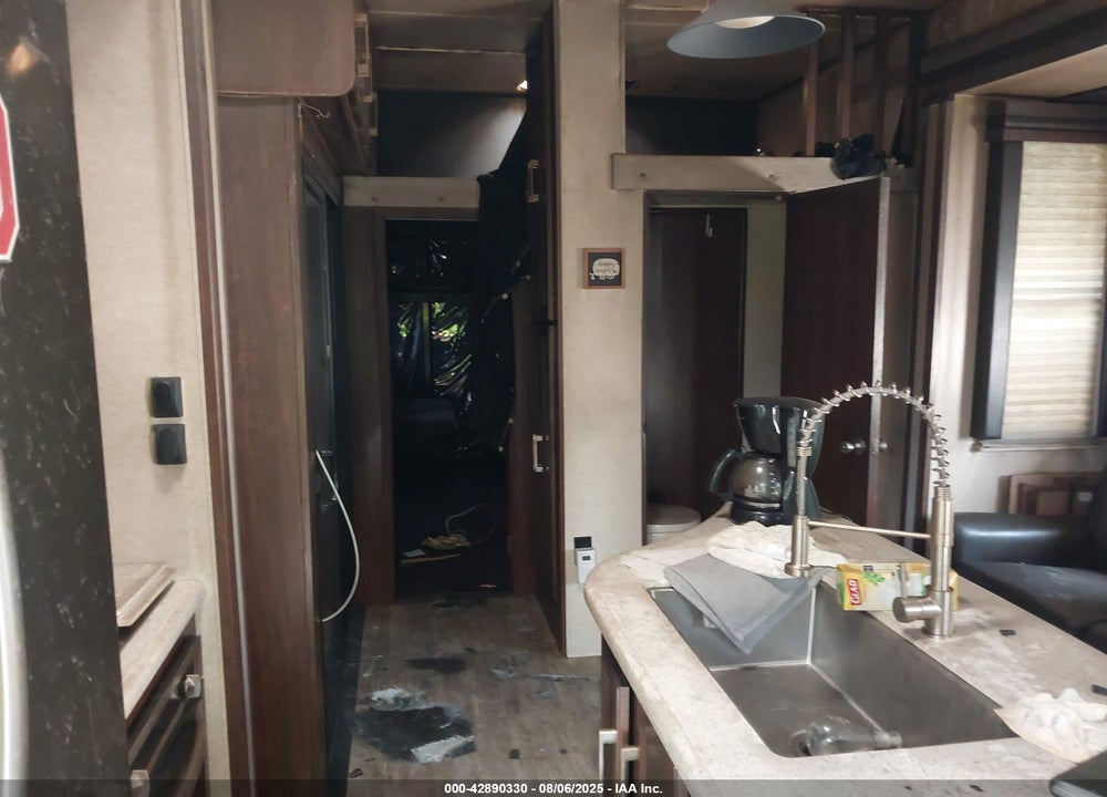 2018 CYCLONE RV CY VIN: 5SFCG4333JE349662