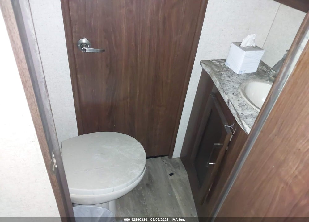 2018 CYCLONE RV CY VIN: 5SFCG4333JE349662
