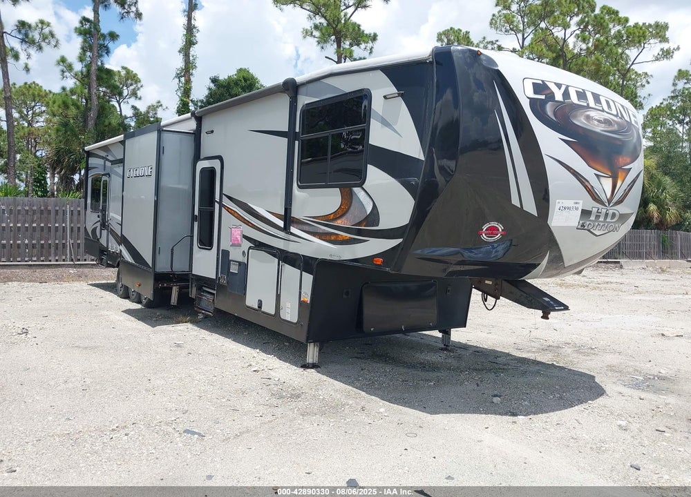2018 CYCLONE RV CY VIN: 5SFCG4333JE349662