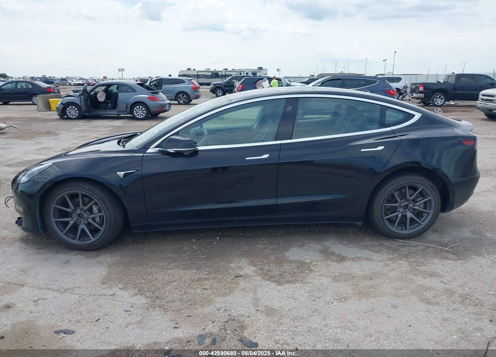 2018 TESLA MODEL 3 VIN: 5YJ3E1EB8JF084649