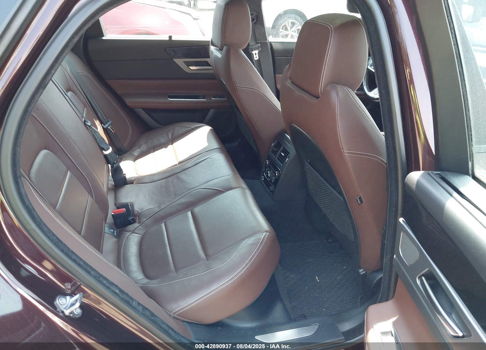 2017 JAGUAR XF VIN: SAJBF4BN0HCY48916
