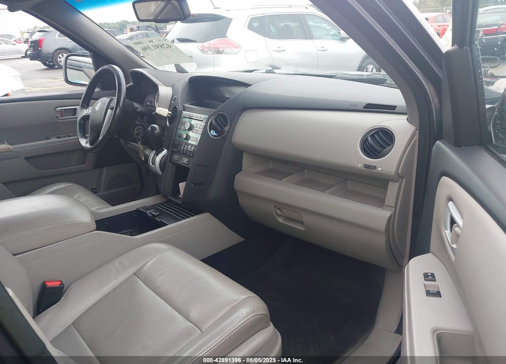 2011 HONDA PILOT VIN: 5FNYF4H53BB049173