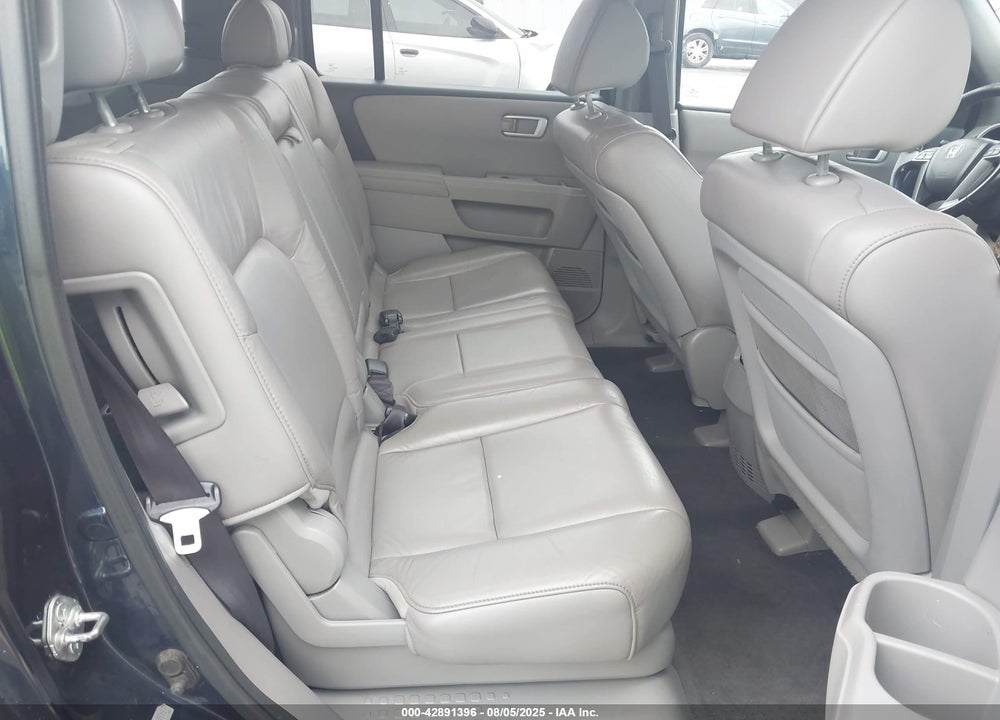 2011 HONDA PILOT VIN: 5FNYF4H53BB049173