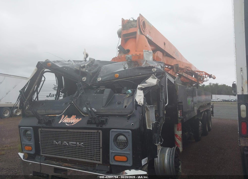 2004 MACK 600 MR600 VIN: 1M2K197C94M023555
