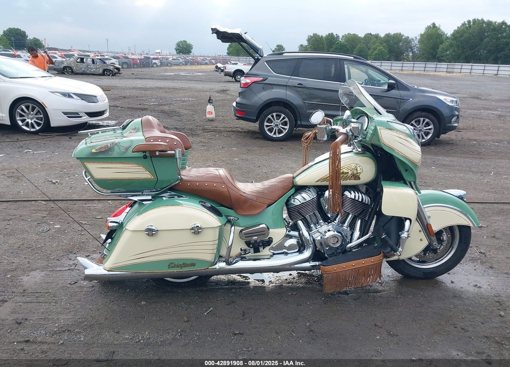 2015 INDIAN MOTORCYCLE CO. ROADMASTER VIN: 56KTRAAA7F3320093