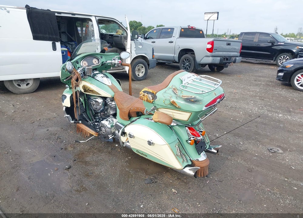 2015 INDIAN MOTORCYCLE CO. ROADMASTER VIN: 56KTRAAA7F3320093
