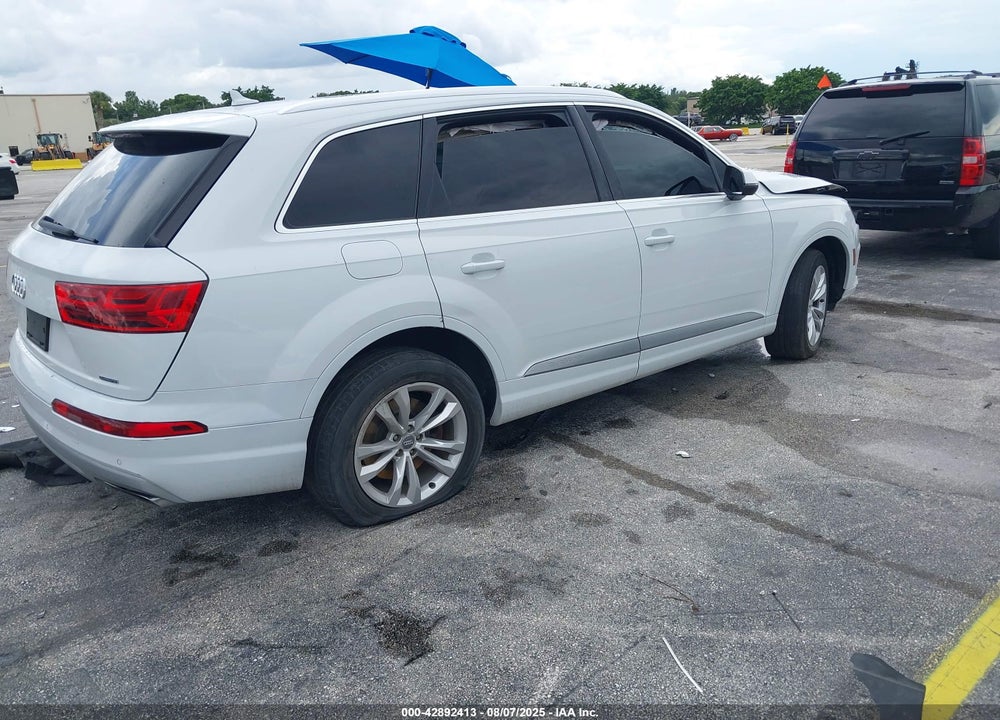 2017 AUDI Q7 VIN: WA1AHAF7XHD043167