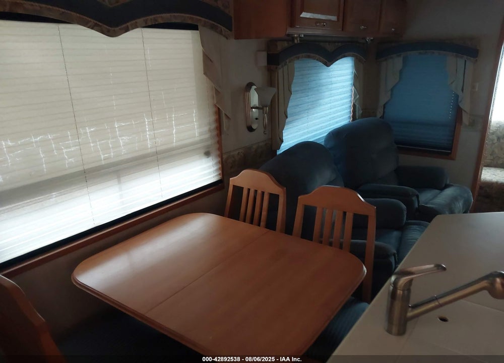 2005 DRV 36TKJ3 VIN: 5KEFA362X51002066