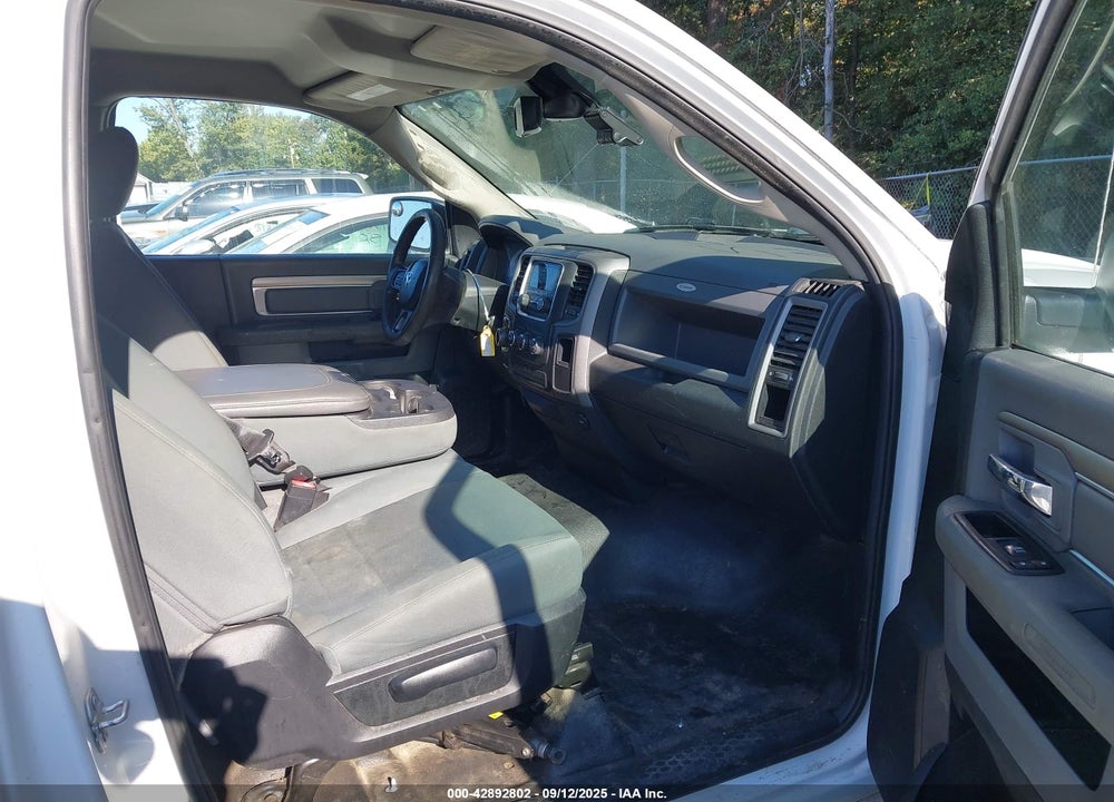 2018 RAM 1500 VIN: 3C6JR6DG2JG250882