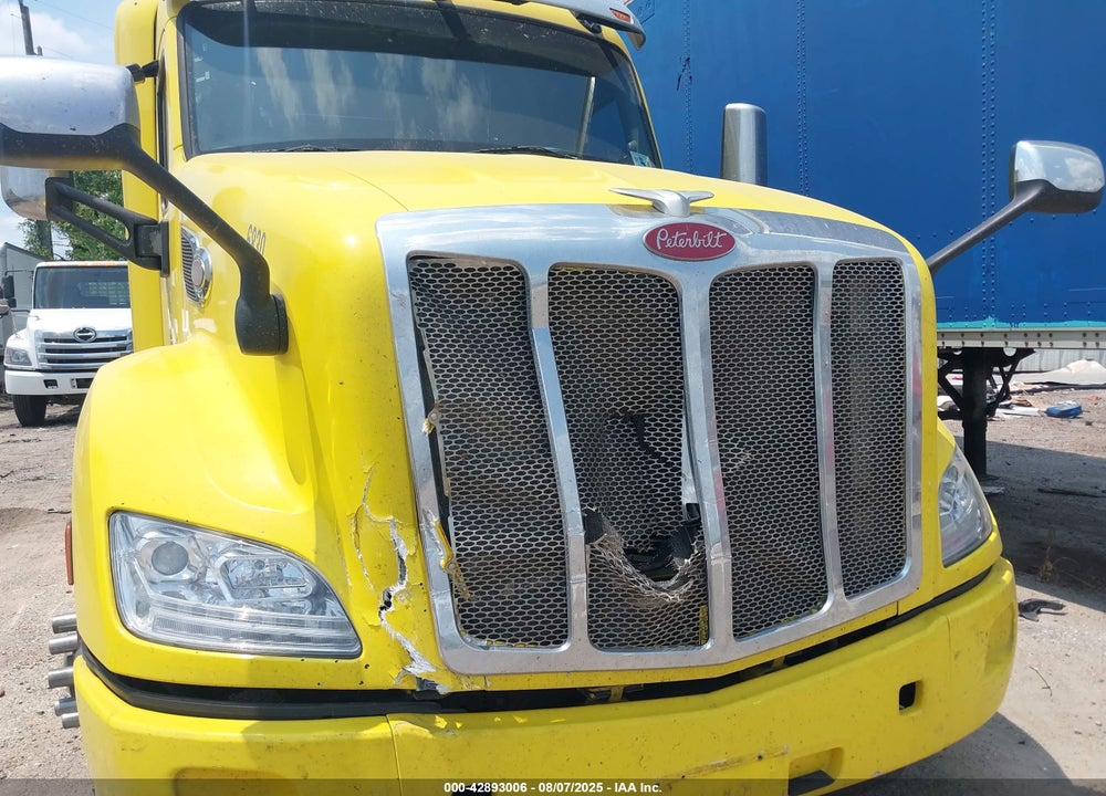 2017 PETERBILT 579 VIN: 1XPBDP9X5HD411855