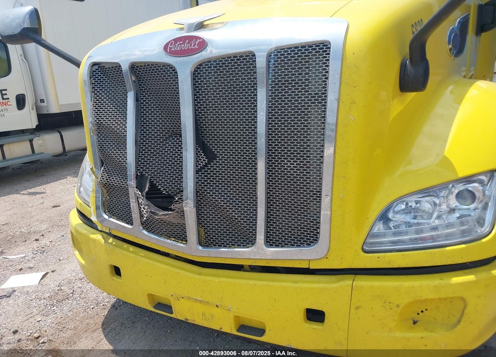 2017 PETERBILT 579 VIN: 1XPBDP9X5HD411855