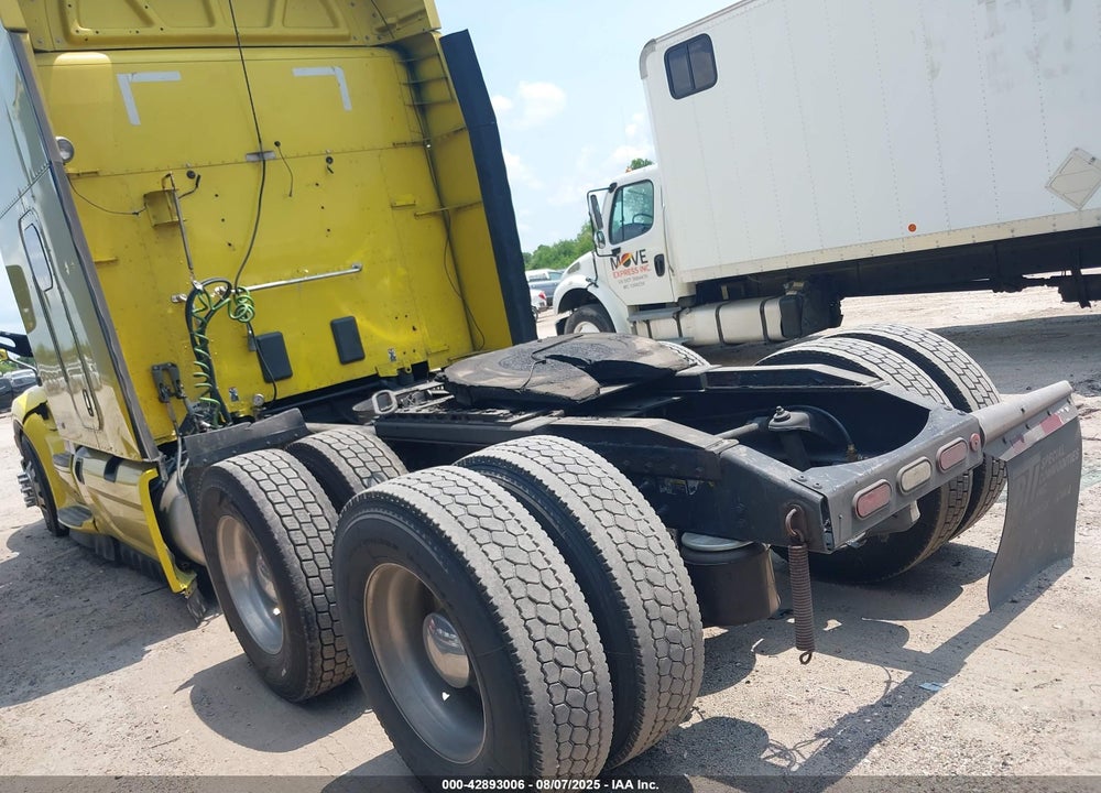 2017 PETERBILT 579 VIN: 1XPBDP9X5HD411855