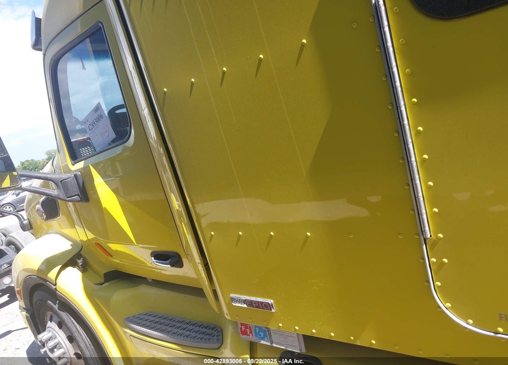 2017 PETERBILT 579 VIN: 1XPBDP9X5HD411855