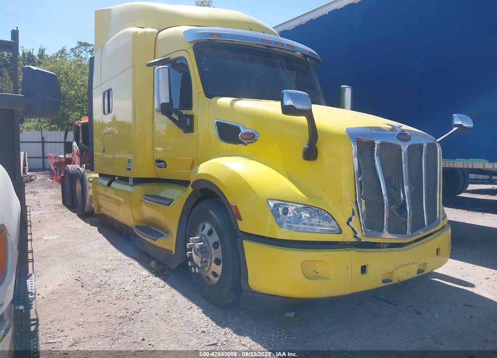2017 PETERBILT 579 VIN: 1XPBDP9X5HD411855