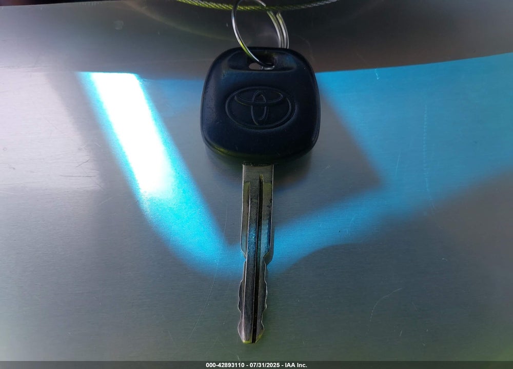 2002 TOYOTA CAMRY XLE VIN: JTDBE32K620060779