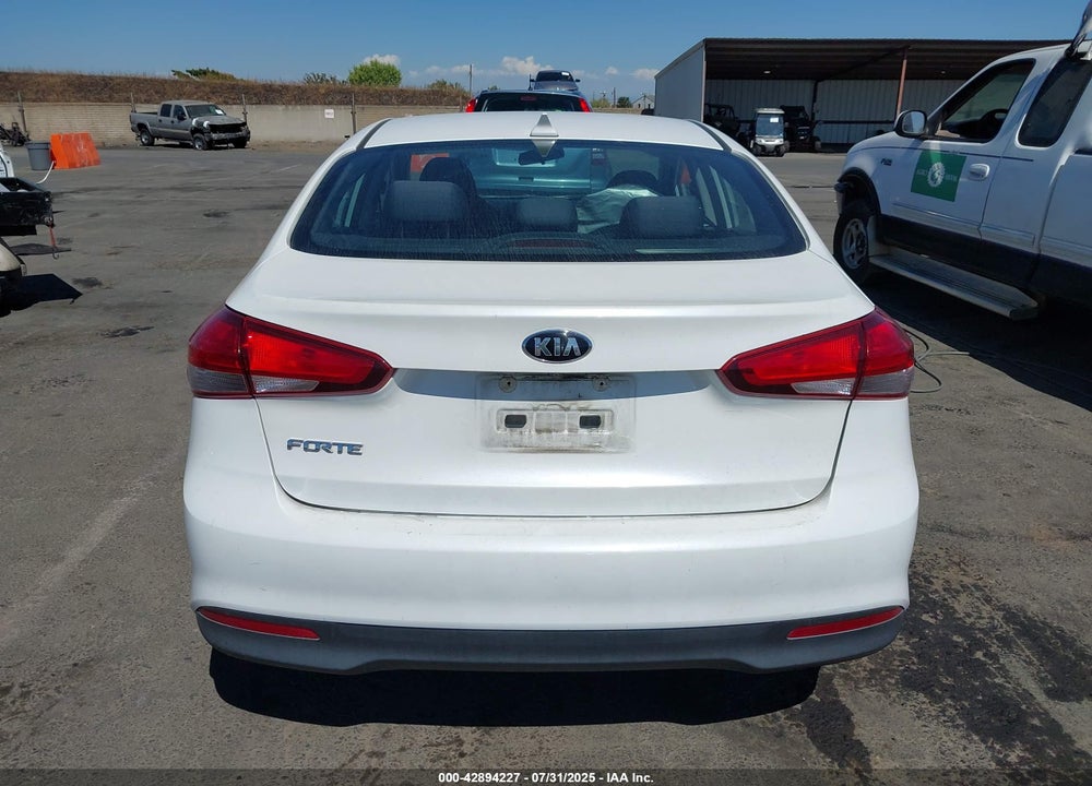 2018 KIA FORTE VIN: 3KPFL4A79JE255680