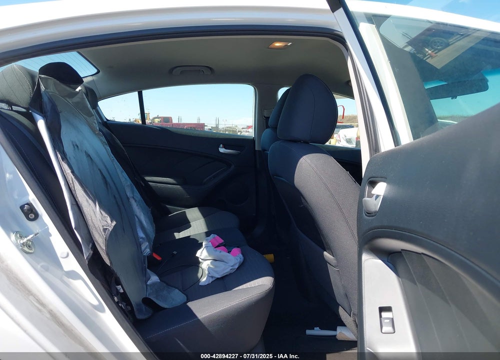 2018 KIA FORTE VIN: 3KPFL4A79JE255680