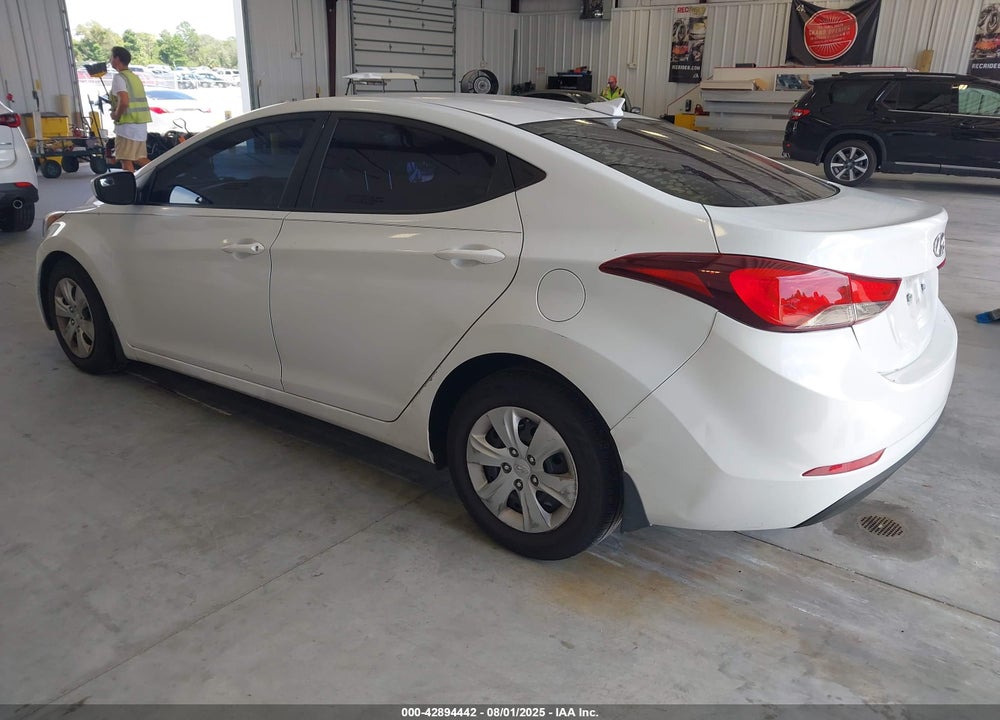 2016 HYUNDAI ELANTRA VIN: 5NPDH4AE2GH721641