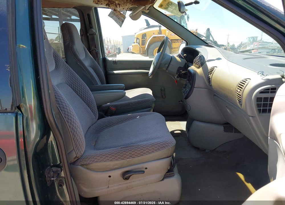 1998 PLYMOUTH VOYAGER VIN: 2P4FP25B8WR608922