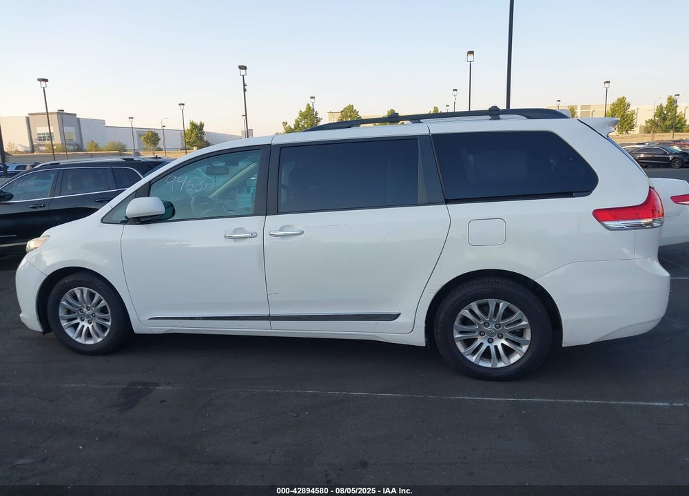 2013 TOYOTA SIENNA XLE V6 8 PASSENGER VIN: 5TDYK3DCXDS329956